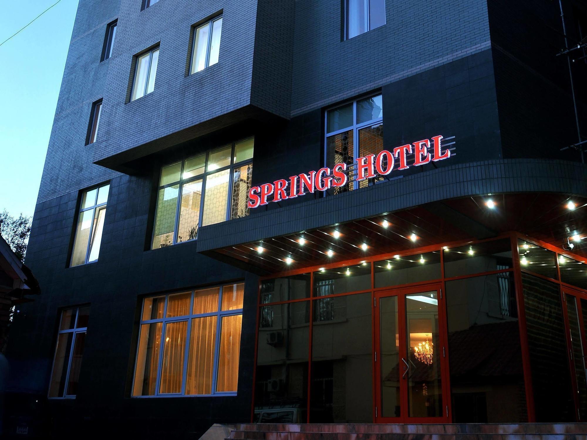 Springs Hotel Ulaanbaatar Esterno foto